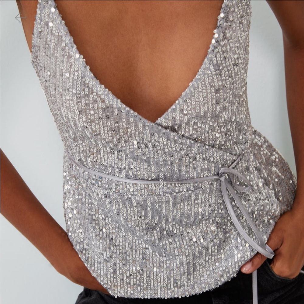 ZARA SQUIN WRAP TOP